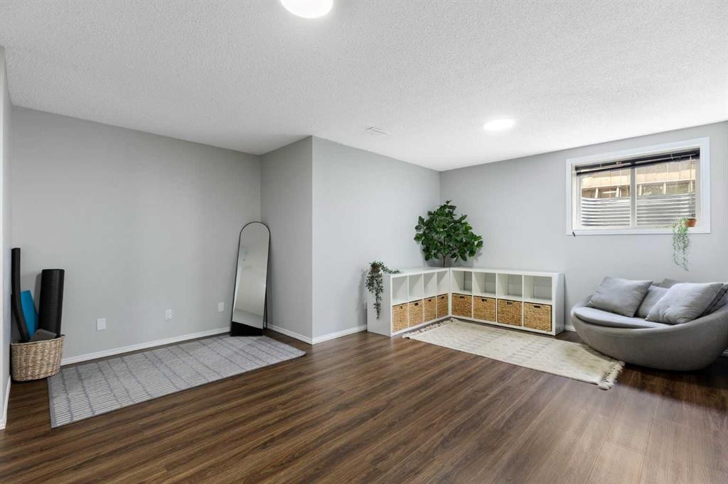 13 Somerset Park Sw, Calgary, AB - Indoor Photo Showing Other Room