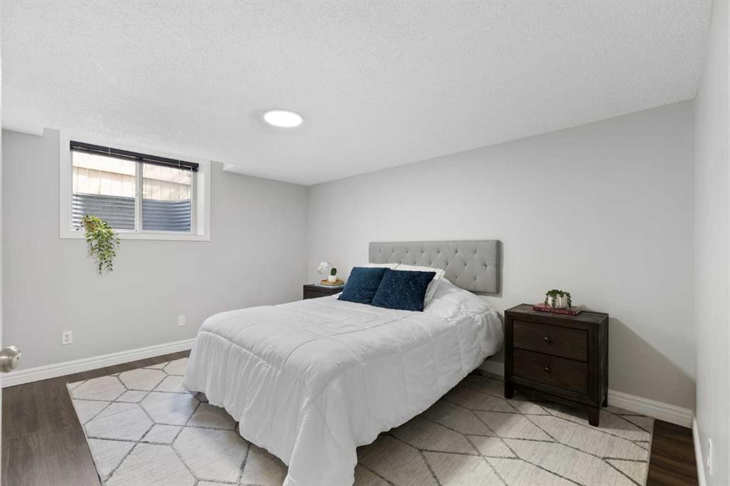 13 Somerset Park Sw, Calgary, AB - Indoor Photo Showing Bedroom