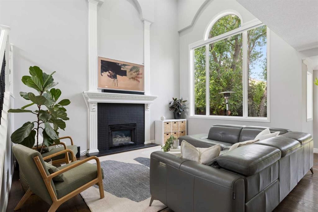 13 Somerset Park Sw, Calgary, AB - Indoor Photo Showing Living Room With Fireplace