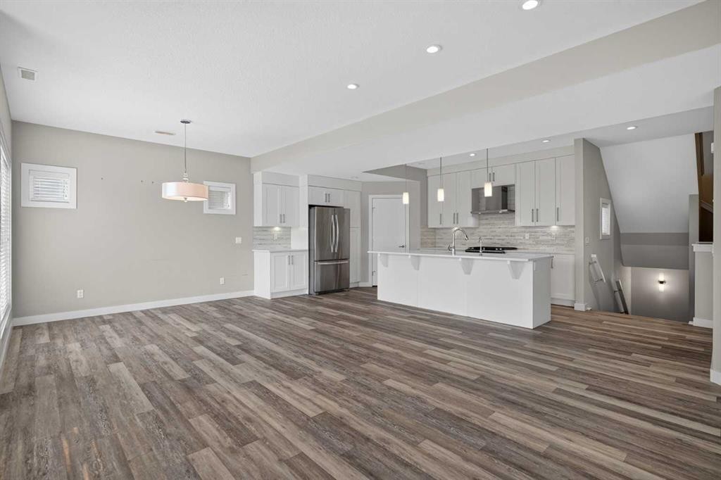 4-2416 30 Street Sw, Calgary, AB - Indoor Photo Showing Kitchen With Upgraded Kitchen