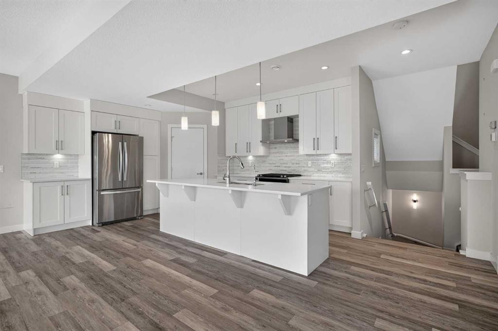 4-2416 30 Street Sw, Calgary, AB - Indoor Photo Showing Kitchen With Stainless Steel Kitchen With Upgraded Kitchen