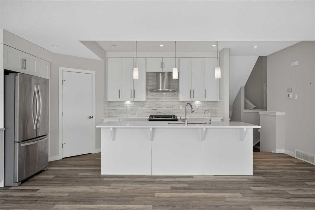 4-2416 30 Street Sw, Calgary, AB - Indoor Photo Showing Kitchen With Upgraded Kitchen