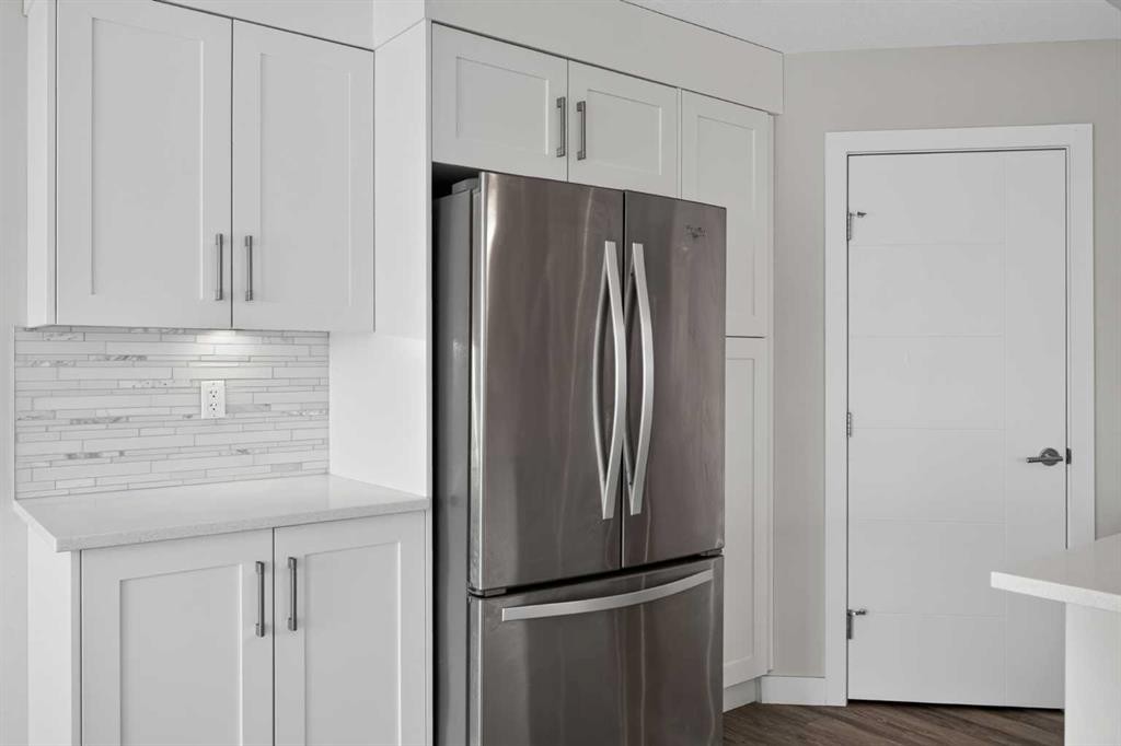 4-2416 30 Street Sw, Calgary, AB - Indoor Photo Showing Kitchen