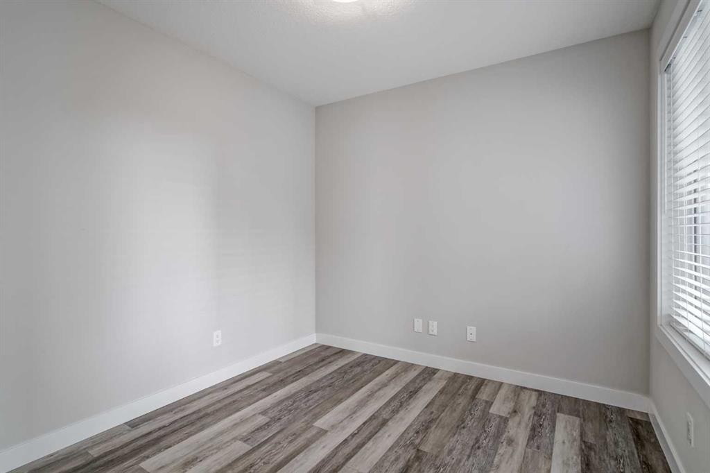4-2416 30 Street Sw, Calgary, AB - Indoor Photo Showing Other Room