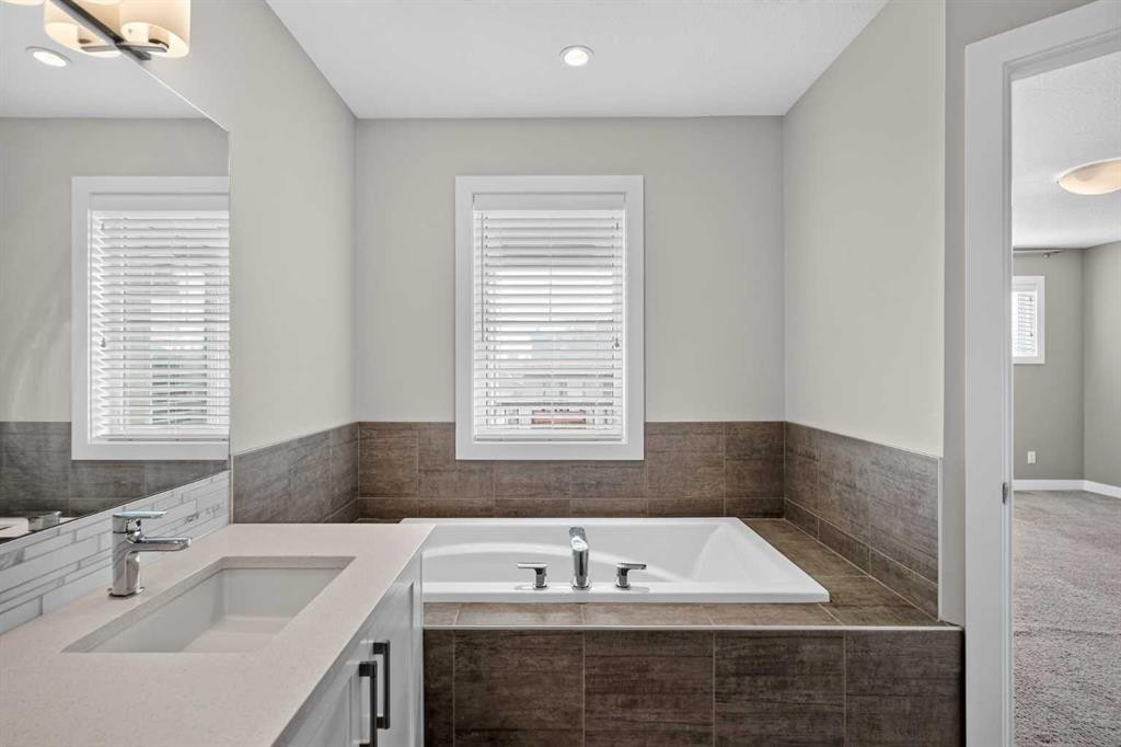 4-2416 30 Street Sw, Calgary, AB - Indoor Photo Showing Bathroom