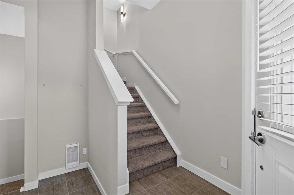 4-2416 30 Street Sw, Calgary, AB - Indoor Photo Showing Other Room