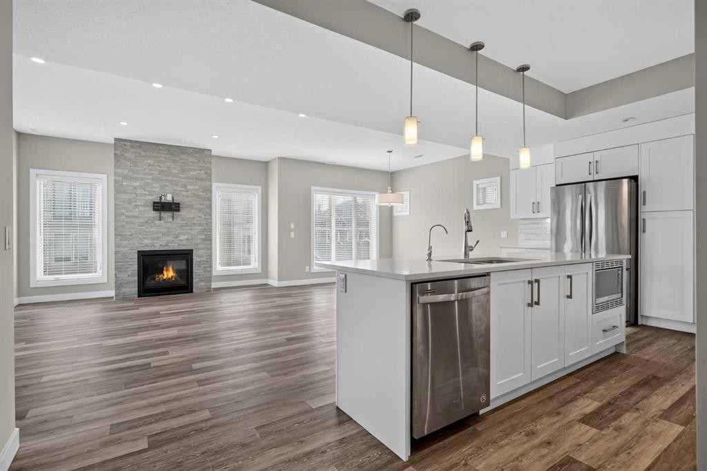 4-2416 30 Street Sw, Calgary, AB - Indoor Photo Showing Kitchen With Upgraded Kitchen