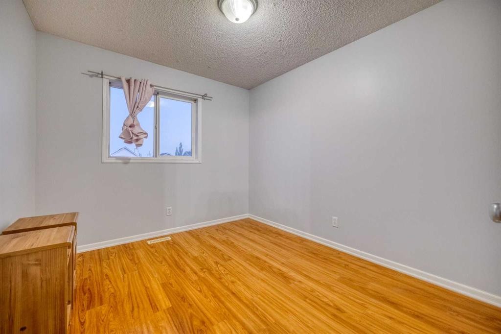 81 Prestwick Avenue Se, Calgary, AB - Indoor Photo Showing Other Room