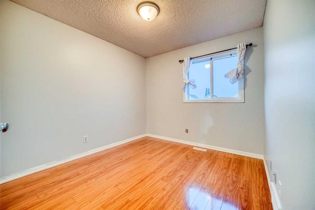 81 Prestwick Avenue Se, Calgary, AB - Indoor Photo Showing Other Room