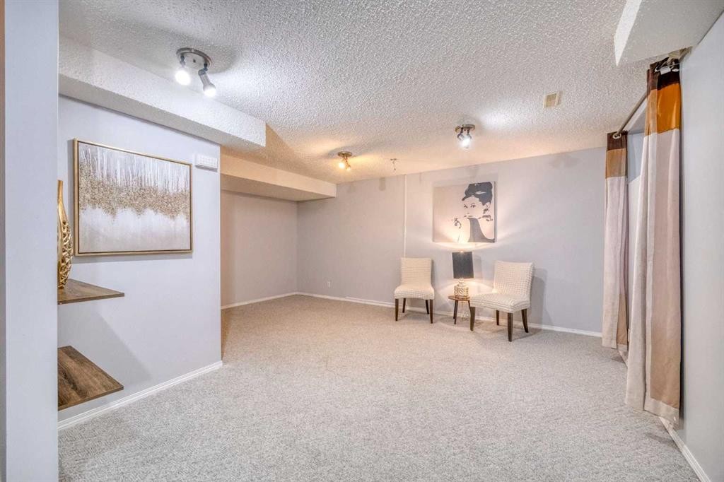 81 Prestwick Avenue Se, Calgary, AB - Indoor Photo Showing Other Room