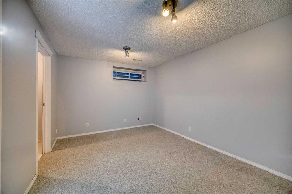 81 Prestwick Avenue Se, Calgary, AB - Indoor Photo Showing Other Room