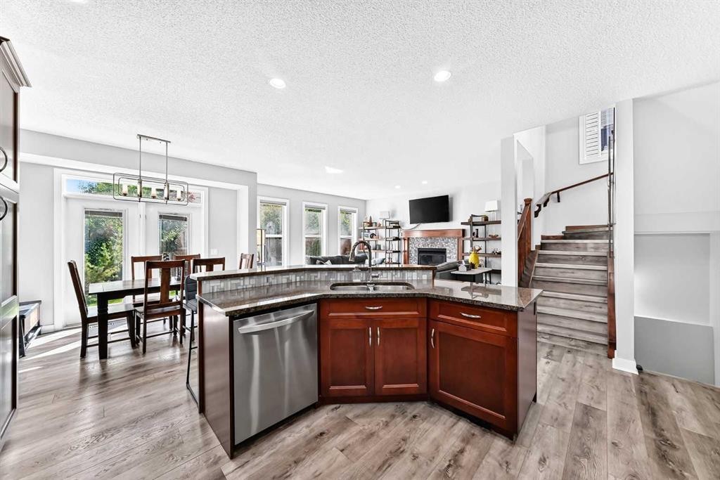 144 Pantego Close Nw, Calgary, AB - Indoor Photo Showing Kitchen With Double Sink
