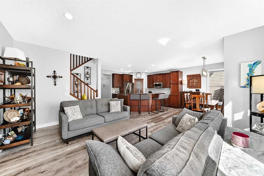 144 Pantego Close Nw, Calgary, AB - Indoor Photo Showing Living Room