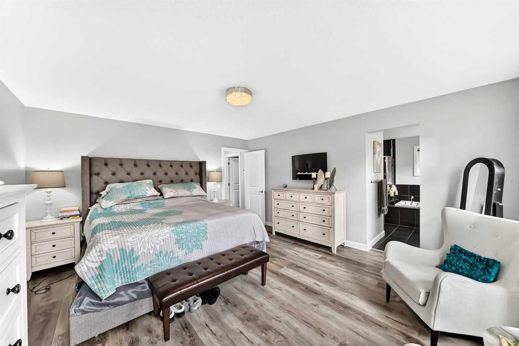 144 Pantego Close Nw, Calgary, AB - Indoor Photo Showing Bedroom