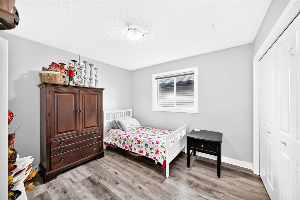144 Pantego Close Nw, Calgary, AB - Indoor Photo Showing Bedroom