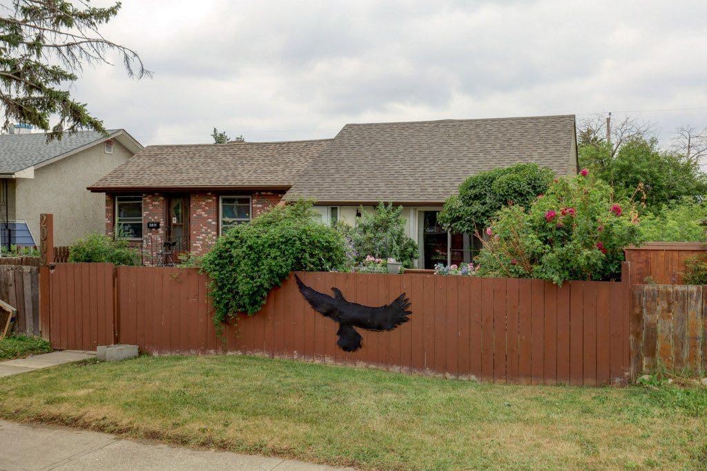 2009 41 Street Se, Calgary, AB - Outdoor