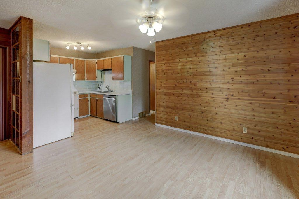 2009 41 Street Se, Calgary, AB - Indoor Photo Showing Kitchen