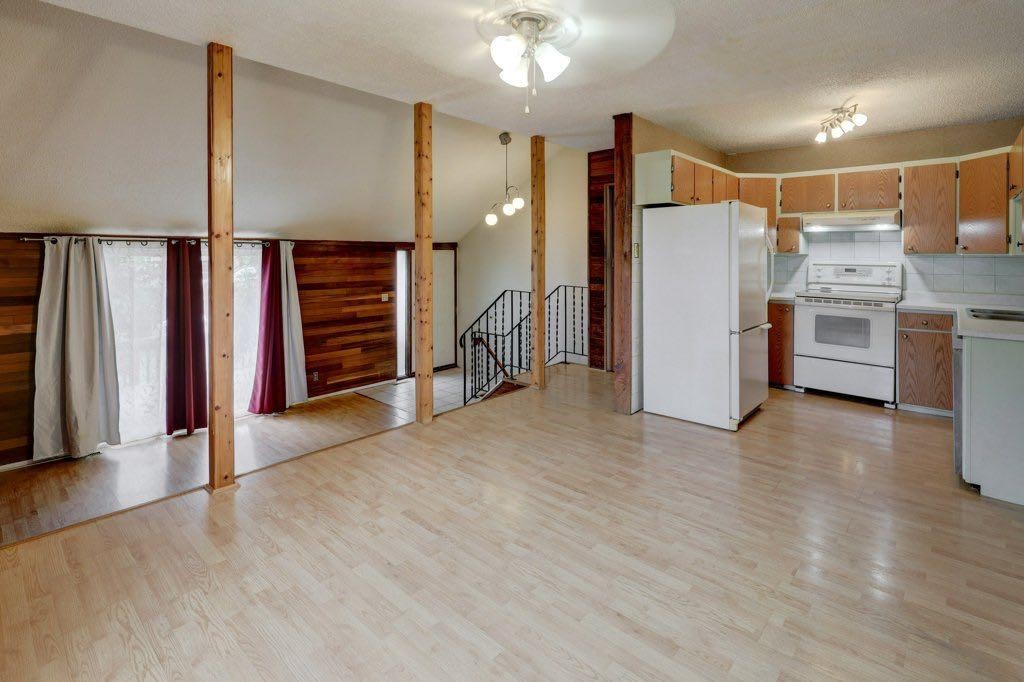 2009 41 Street Se, Calgary, AB - Indoor Photo Showing Kitchen