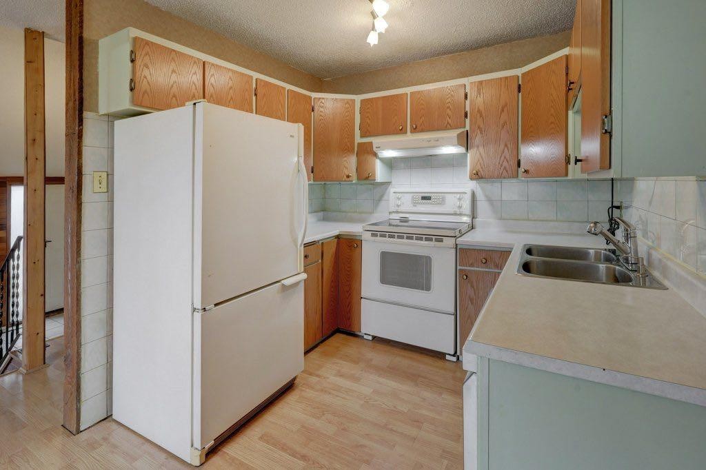 2009 41 Street Se, Calgary, AB - Indoor Photo Showing Kitchen With Double Sink
