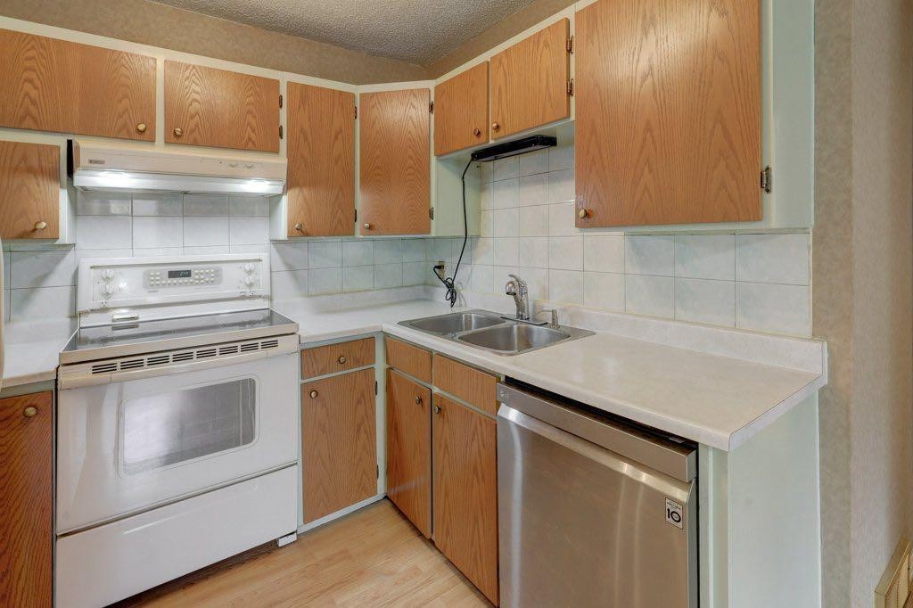 2009 41 Street Se, Calgary, AB - Indoor Photo Showing Kitchen With Double Sink