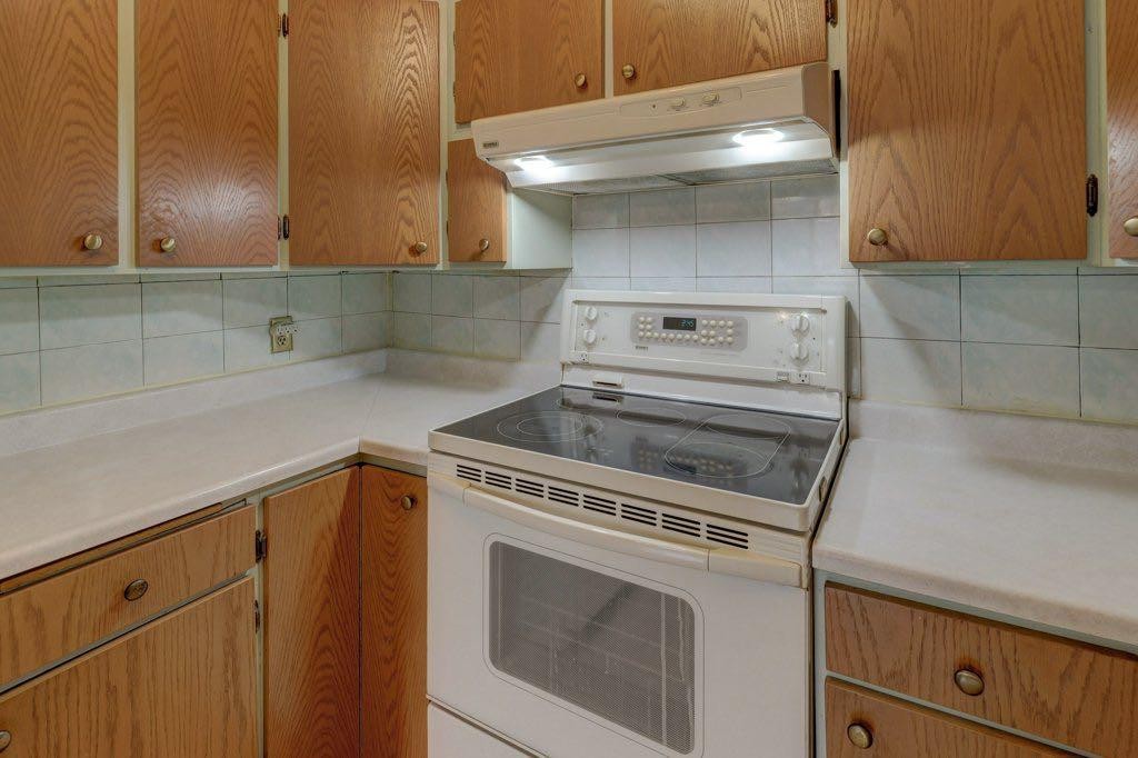 2009 41 Street Se, Calgary, AB - Indoor Photo Showing Kitchen