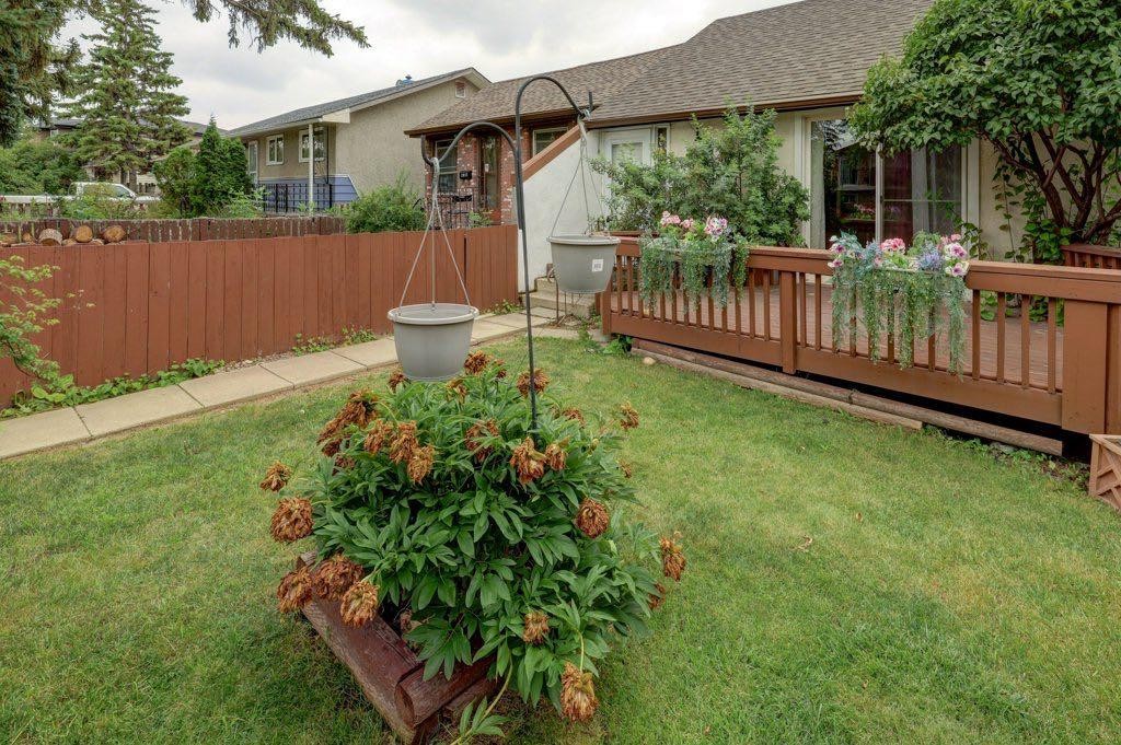 2009 41 Street Se, Calgary, AB - Outdoor