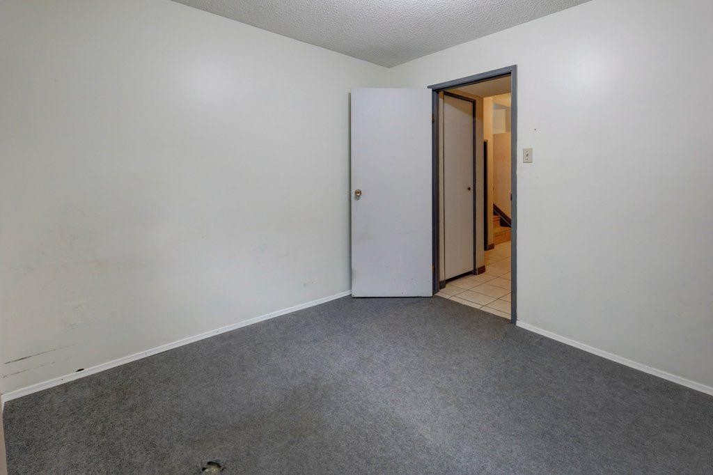 2009 41 Street Se, Calgary, AB - Indoor Photo Showing Other Room