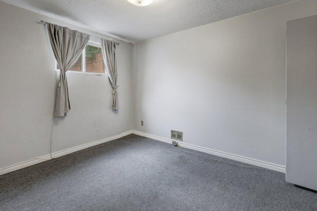 2009 41 Street Se, Calgary, AB - Indoor Photo Showing Other Room