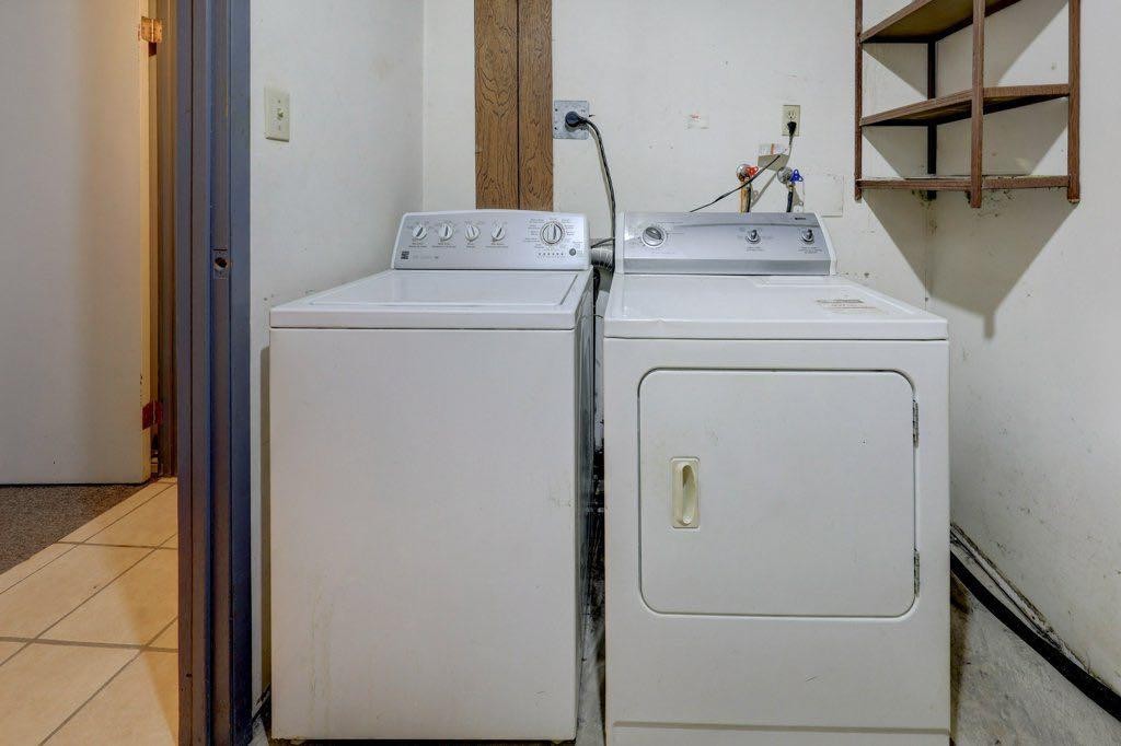 2009 41 Street Se, Calgary, AB - Indoor Photo Showing Laundry Room