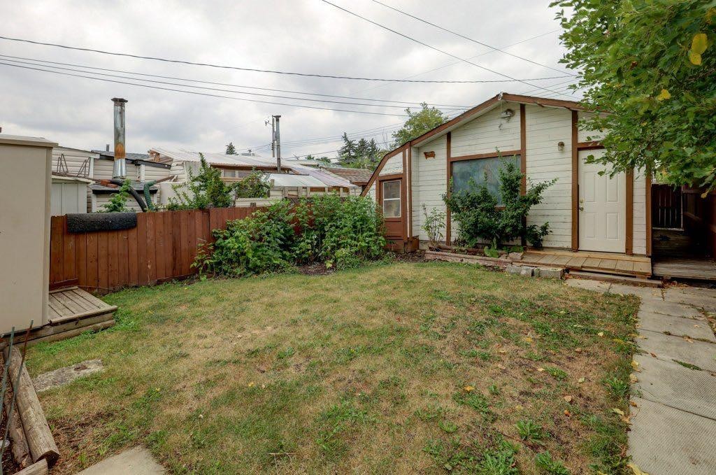 2009 41 Street Se, Calgary, AB - Outdoor
