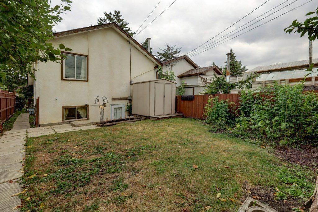 2009 41 Street Se, Calgary, AB - Outdoor