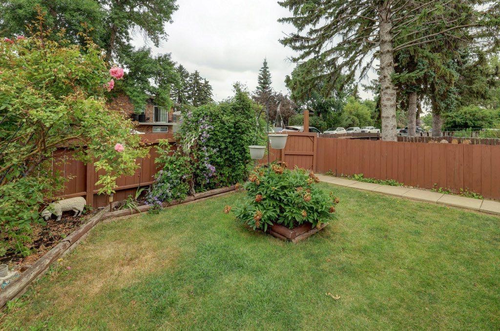 2009 41 Street Se, Calgary, AB - Outdoor