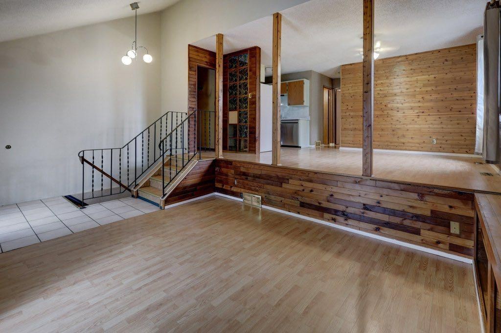 2009 41 Street Se, Calgary, AB - Indoor Photo Showing Other Room