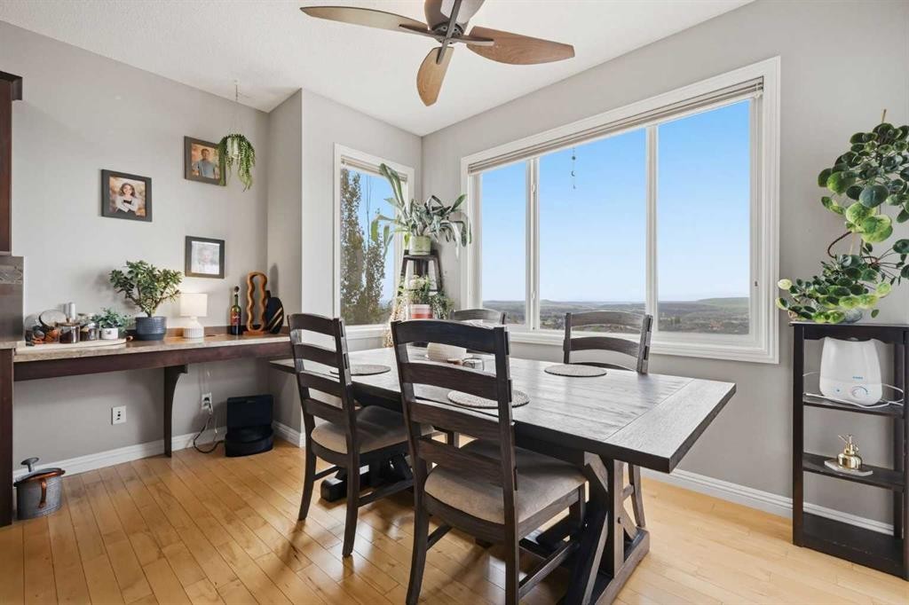 99 Sunset View, Cochrane, AB - Indoor Photo Showing Dining Room