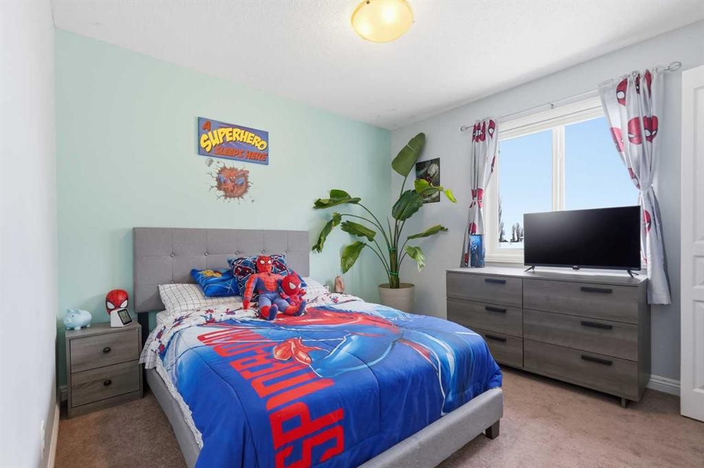 99 Sunset View, Cochrane, AB - Indoor Photo Showing Bedroom
