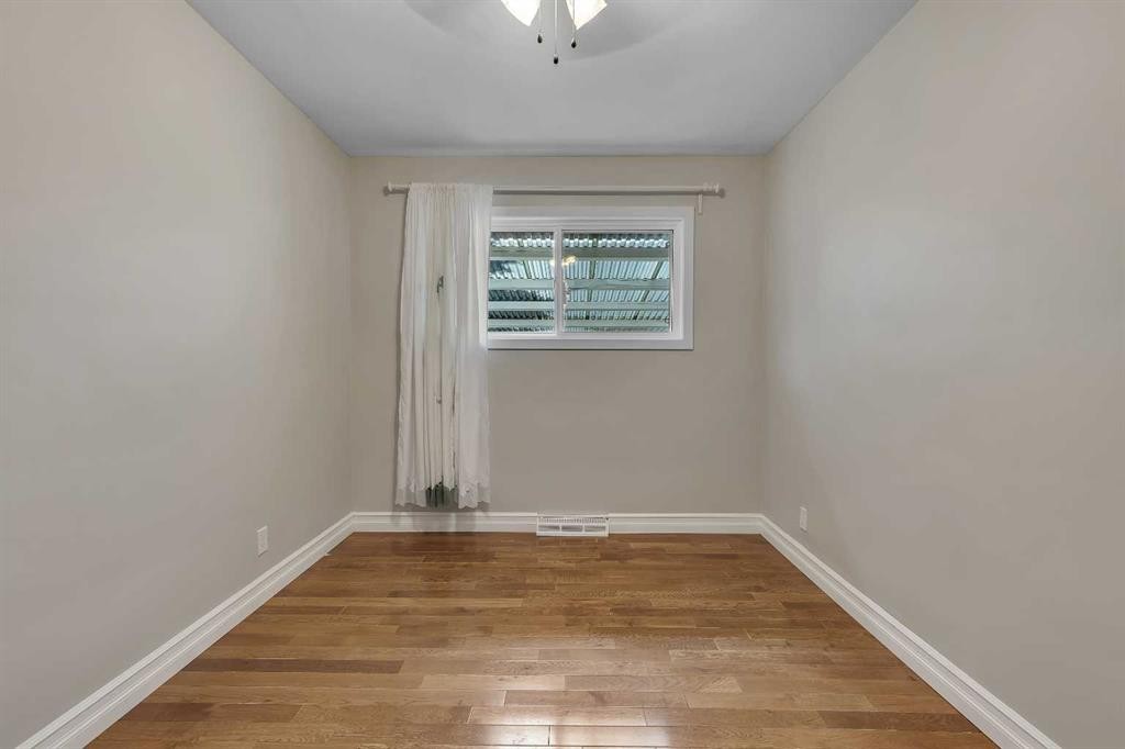 3324 Morley Crescent Nw, Calgary, AB - Indoor Photo Showing Other Room