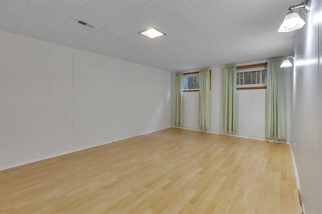 3324 Morley Crescent Nw, Calgary, AB - Indoor Photo Showing Other Room