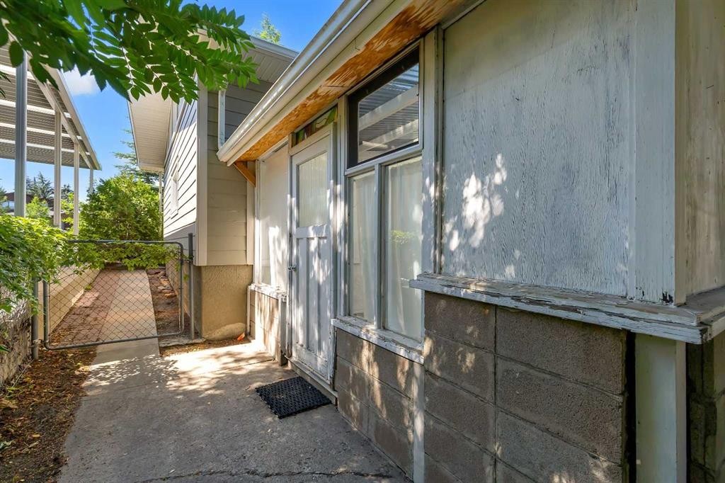 3324 Morley Crescent Nw, Calgary, AB - Outdoor With Exterior