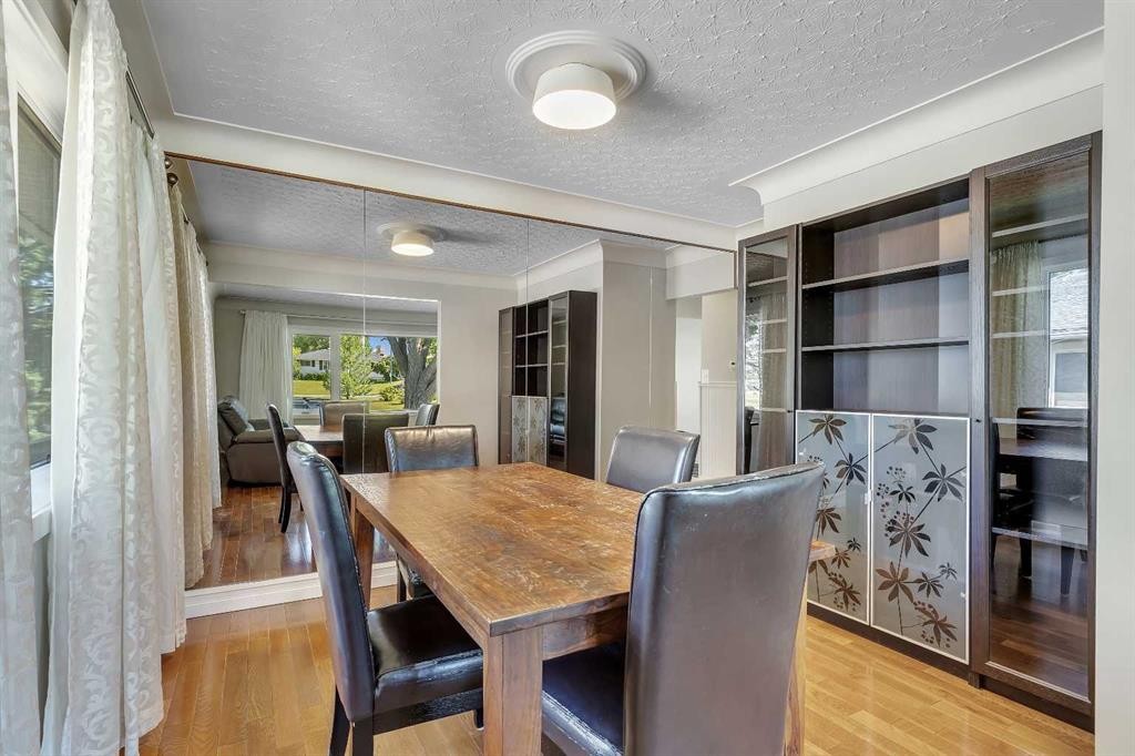 3324 Morley Crescent Nw, Calgary, AB - Indoor Photo Showing Dining Room