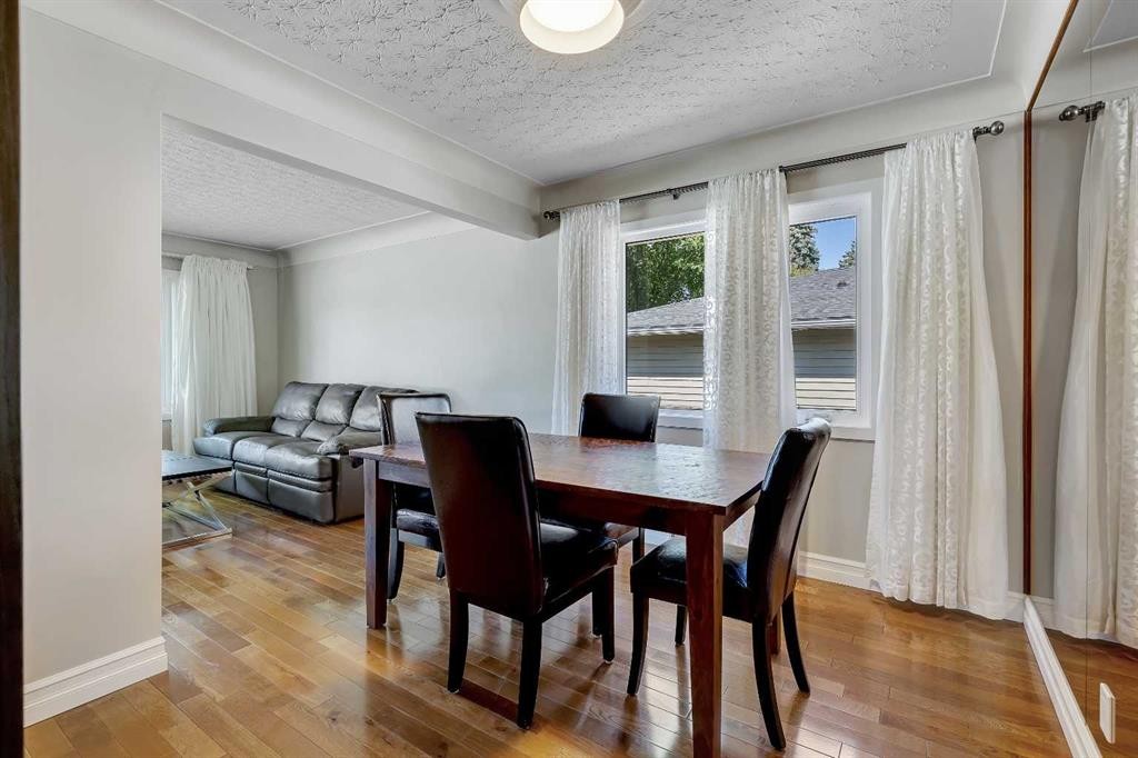 3324 Morley Crescent Nw, Calgary, AB - Indoor Photo Showing Dining Room