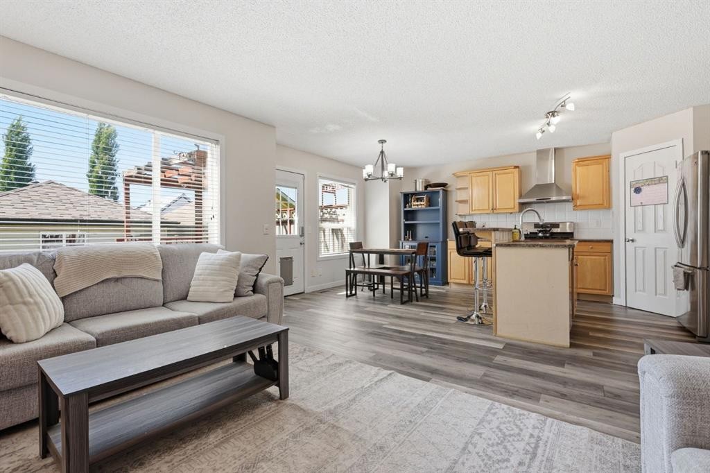 134 Prestwick Landing Se, Calgary, AB - Indoor Photo Showing Living Room