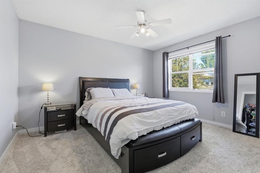 134 Prestwick Landing Se, Calgary, AB - Indoor Photo Showing Bedroom