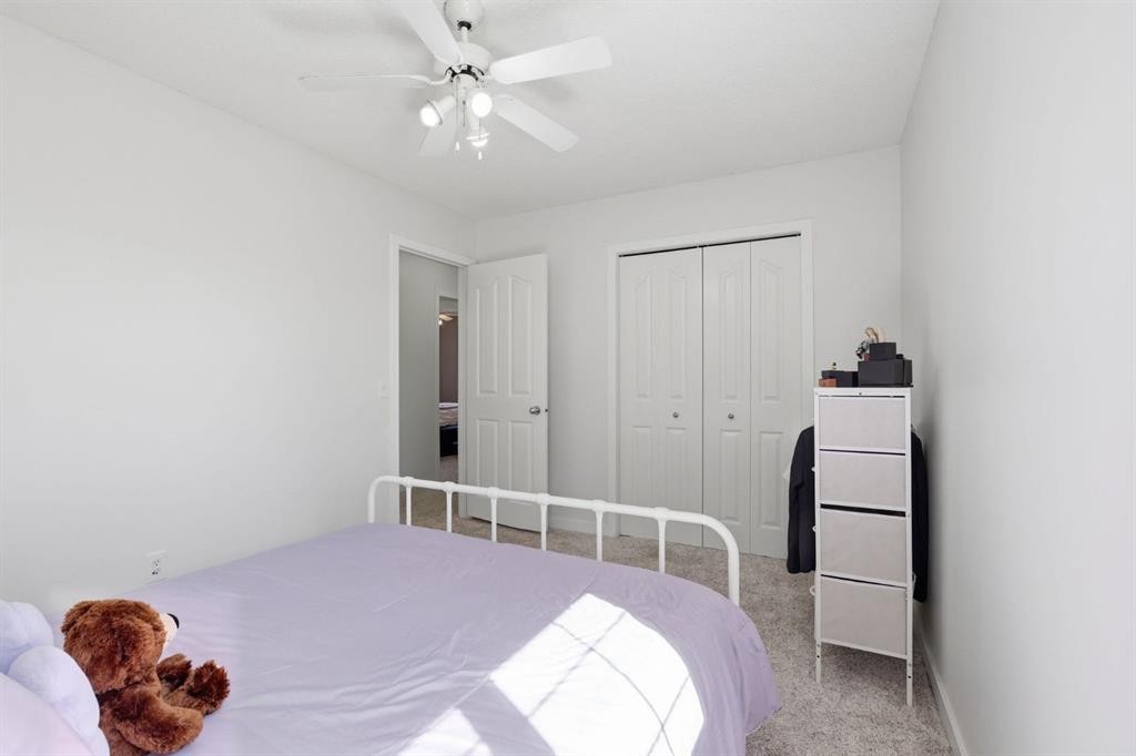 134 Prestwick Landing Se, Calgary, AB - Indoor Photo Showing Bedroom