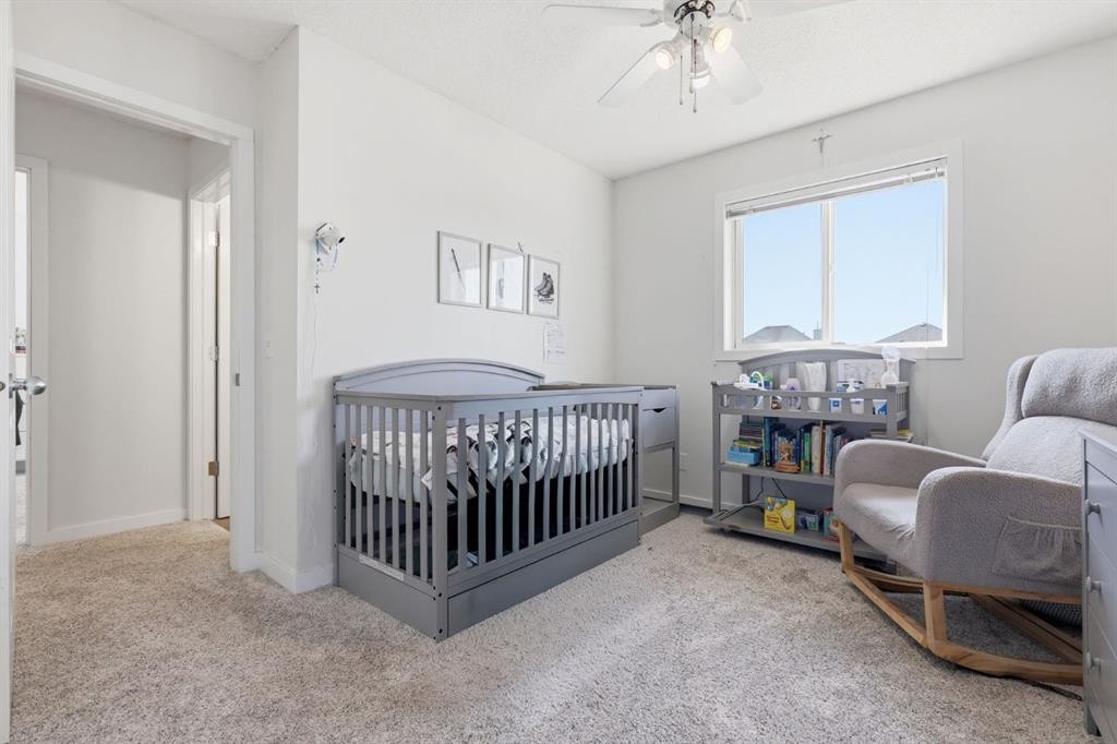 134 Prestwick Landing Se, Calgary, AB - Indoor Photo Showing Bedroom