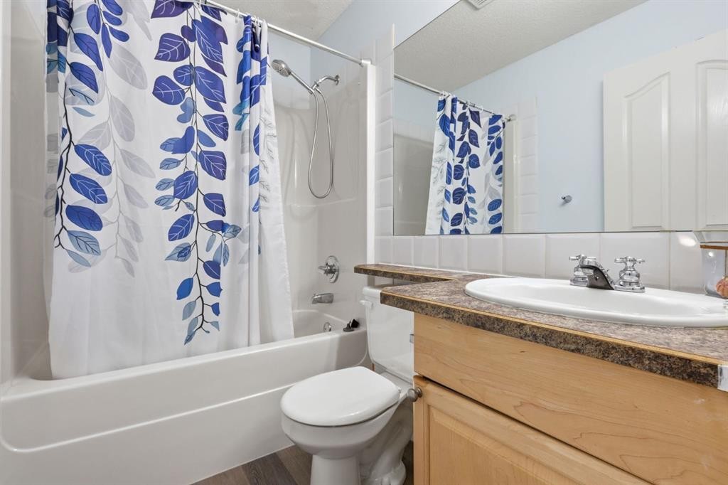 134 Prestwick Landing Se, Calgary, AB - Indoor Photo Showing Bathroom