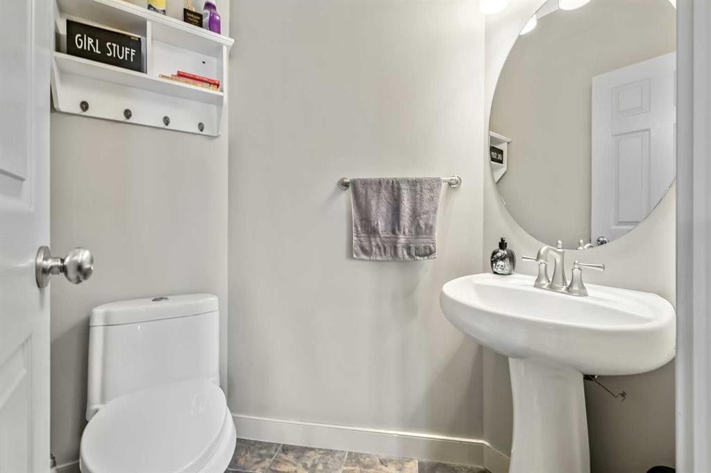 13 Dain Place Nw, Langdon, AB - Indoor Photo Showing Bathroom