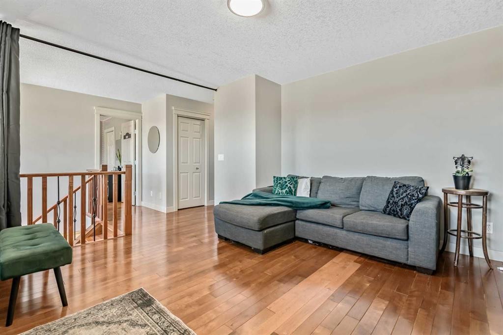 13 Dain Place Nw, Langdon, AB - Indoor Photo Showing Living Room