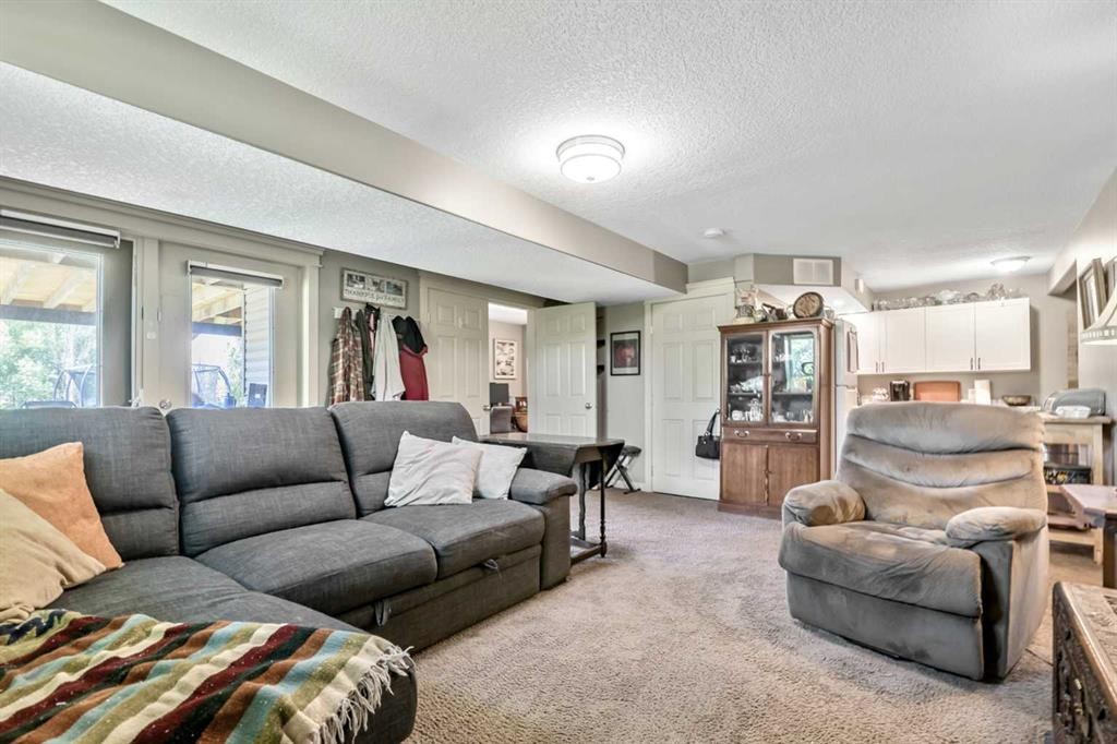 13 Dain Place Nw, Langdon, AB - Indoor Photo Showing Living Room