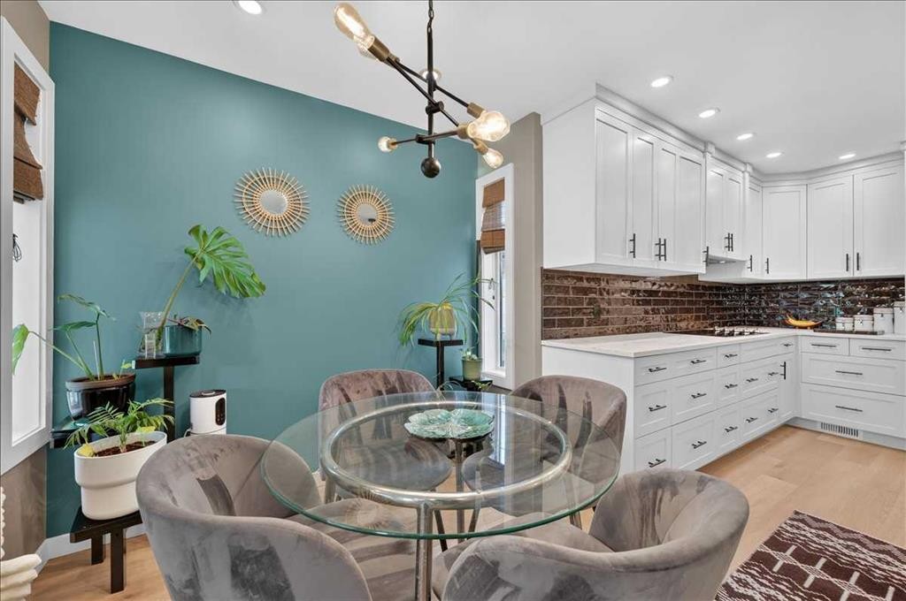 23-33 Stonegate Drive Nw, Airdrie, AB - Indoor Photo Showing Dining Room