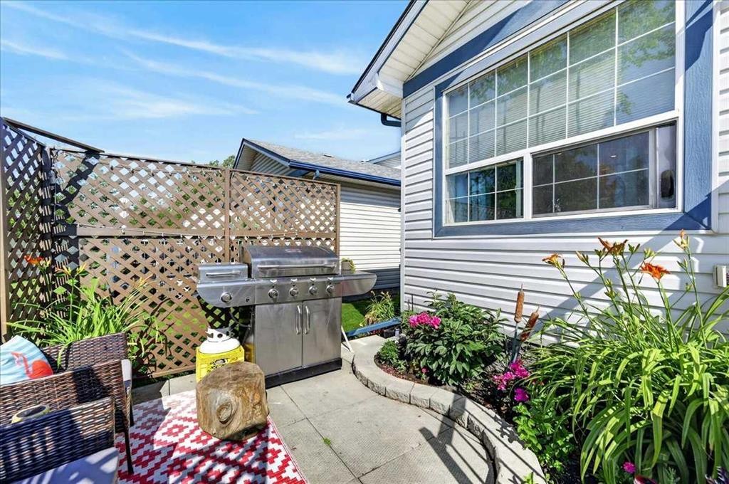 23-33 Stonegate Drive Nw, Airdrie, AB - Outdoor With Exterior